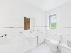 Ensuite- click for photo gallery
